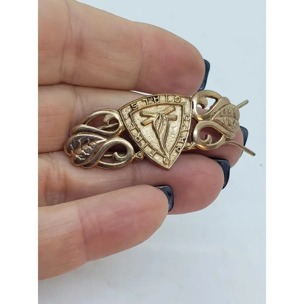 Vintage Camp Fire Girls Gold Tone Shield Bar Pin Badge Emblem Crest Collectible
